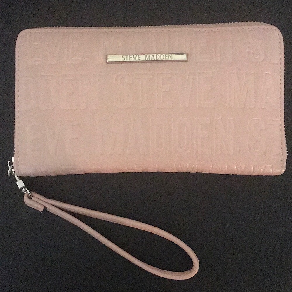 Steve Madden Wristlet